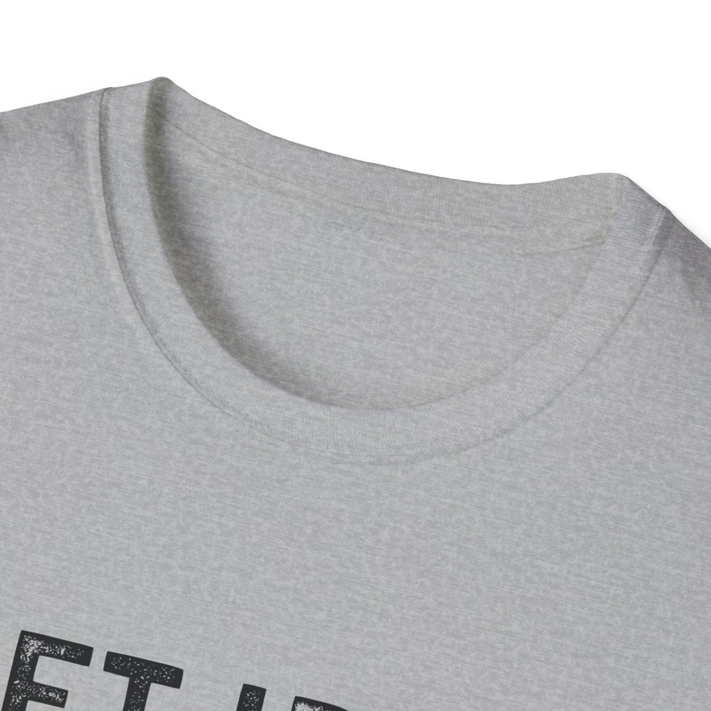 Close-up of the collar of the Lift Iron Eat Beef unisex tee in gray, ideal for fitness enthusiasts and casual wear.