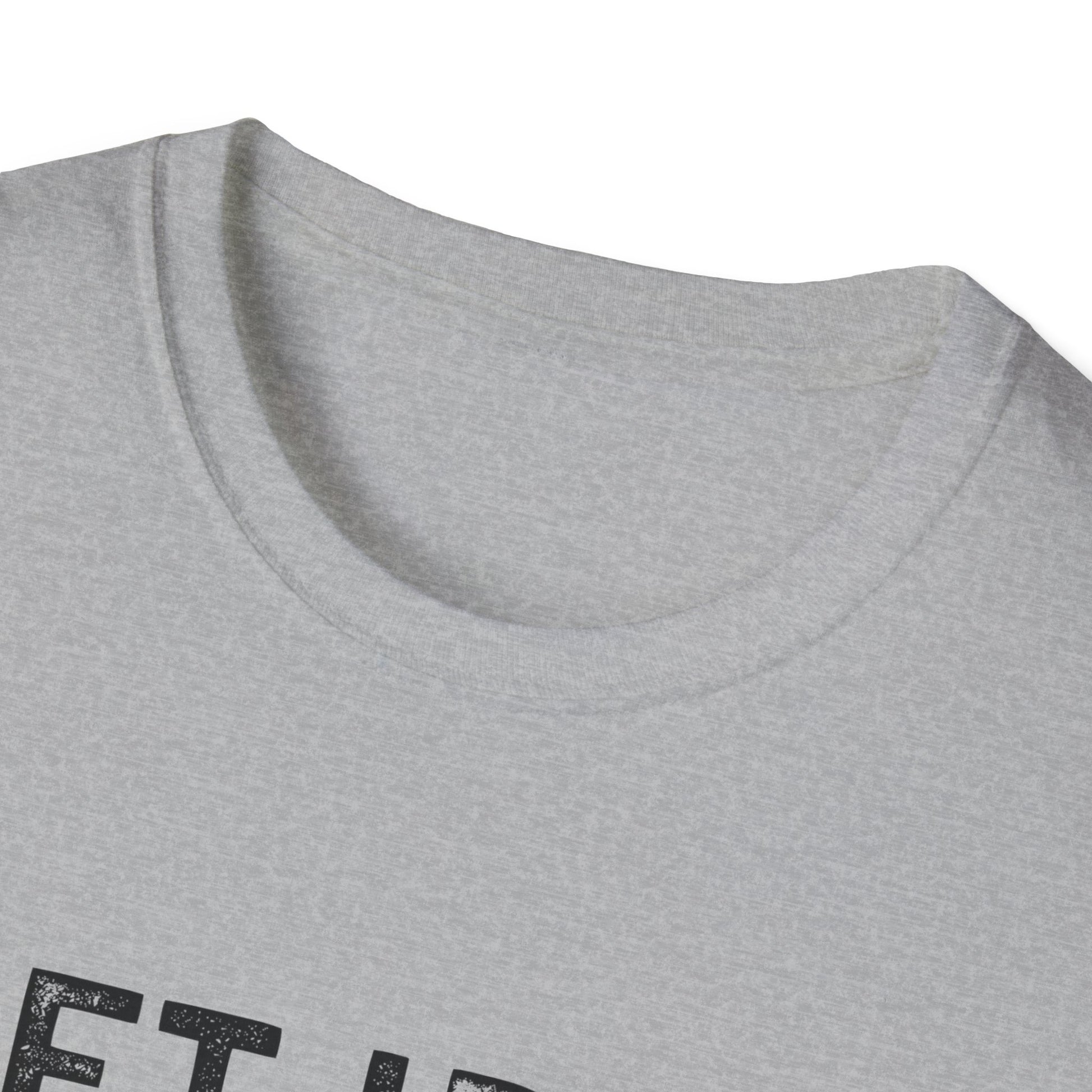 Close-up of the collar of the Lift Iron Eat Beef unisex tee in gray, ideal for fitness enthusiasts and casual wear.