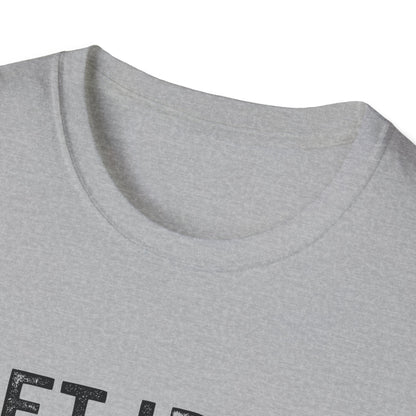 Close-up of the collar of the Lift Iron Eat Beef unisex tee in gray, ideal for fitness enthusiasts and casual wear.